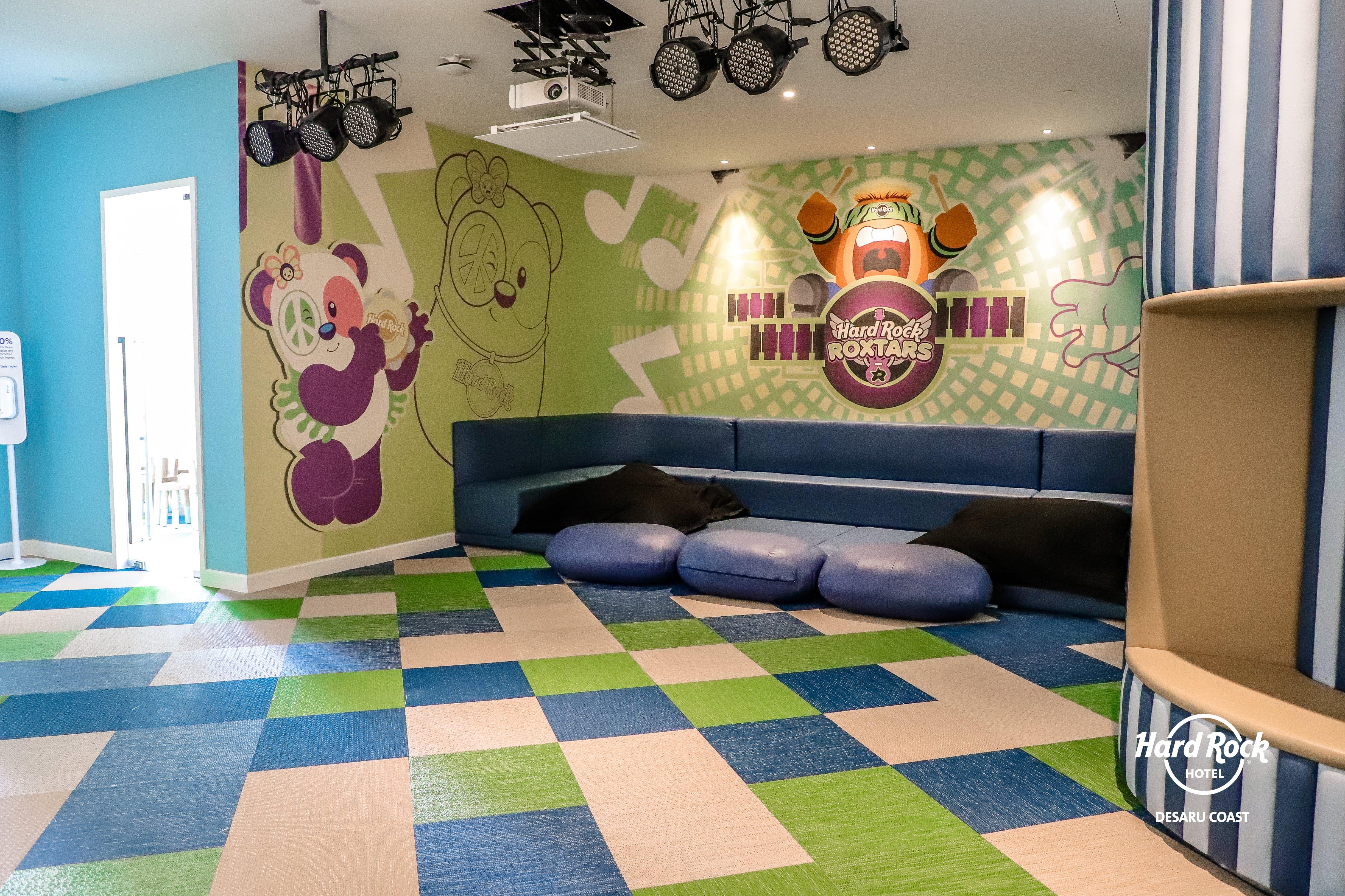 فندق هارد روك ديسارو كوست دِسارو المظهر الخارجي الصورة The interior of the Hard Rock Hotel's kids club