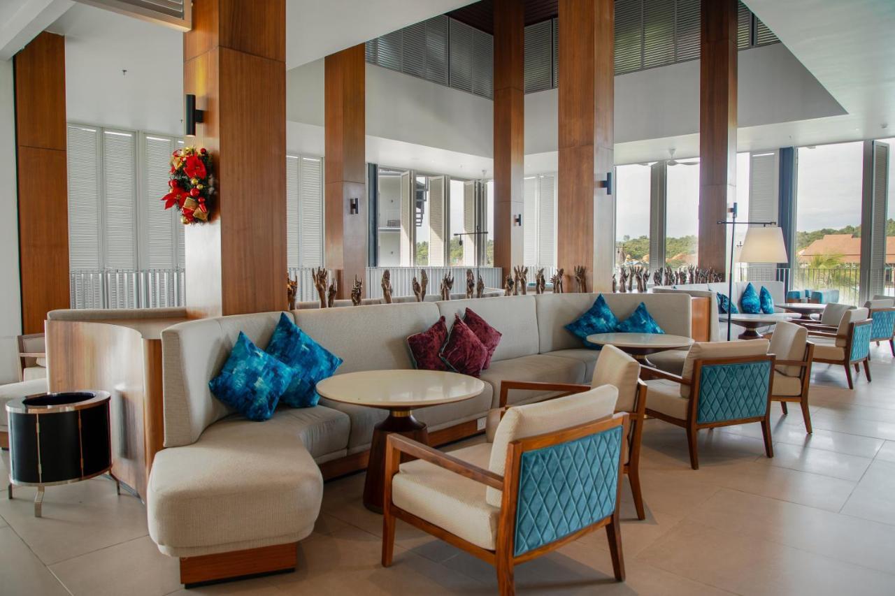 فندق هارد روك ديسارو كوست دِسارو المظهر الخارجي الصورة The lounge at the airport